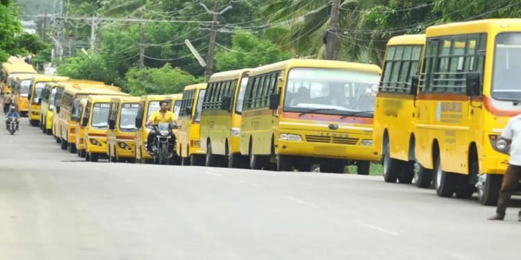 പൊതുവിദ്യാലയങ്ങൾക്കും സ്വന്തമായി ബസുകൾ; കേരളത്തിൽ സ്കൂൾ ബസുകളുടെ എണ്ണം കാൽലക്ഷത്തിലേക്ക്