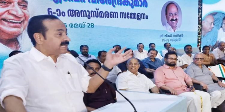 എം.പി.വീരേന്ദ്രകുമാർ അറിവിന്റെയും പരിസ്ഥിതി രാഷ്ട്രീയത്തിന്റെയും മങ്ങാത്ത പ്രകാശഗോപുരം- മുഖ്യമന്ത്രി