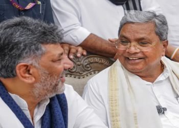 രാജിക്ക് തൊട്ടുമുമ്പ് ജാതി സെൻസസ് കാർഡിറക്കി സിദ്ധരാമയ്യ; രാഹുലിനും ഡി.കെയ്ക്കും പരീക്ഷണം