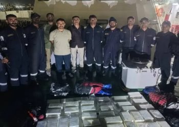 ഗുജറാത്ത് തീരത്ത് വൻ ലഹരിവേട്ട: 1000 കോടിയുടെ കൊക്കെയ്ൻ പിടികൂടി