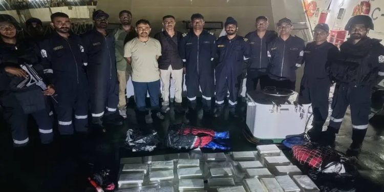 ഗുജറാത്ത് തീരത്ത് വൻ ലഹരിവേട്ട: 1000 കോടിയുടെ കൊക്കെയ്ൻ പിടികൂടി