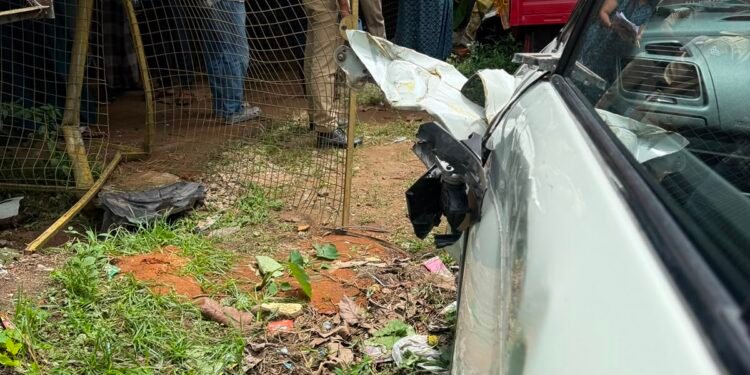 കോലിയക്കോട് സൊസൈറ്റി ജംഗ്ഷനിൽ നിയന്ത്രണംവിട്ട കാർ വീടിന്റെ കാർഷെഡിലേക്ക് ഇടിച്ചു കയറി
