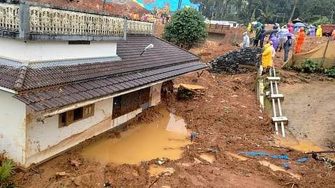 കള്ളാടി മണ്ണിടിച്ചിൽ നാലാം ദിനത്തിൽ ഒരു മൃതദ്ദേഹം കൂടി ലഭിച്ചുമരണം ഏഴായി