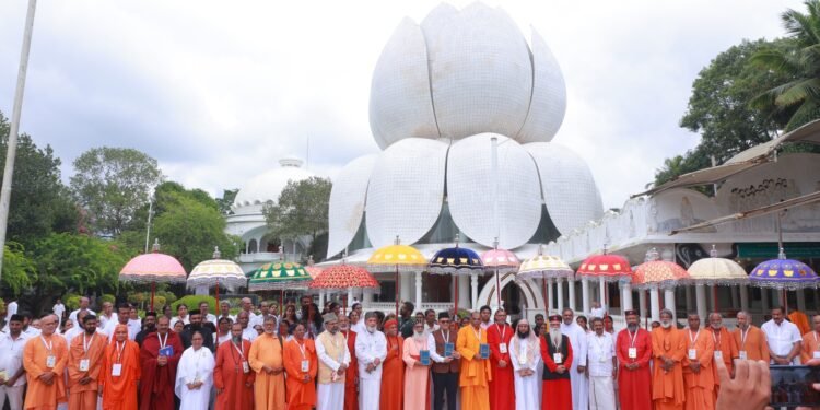 വ്യത്യസ്തരാണ്, വിരുദ്ധരല്ല; ഭരണഘടന ഉയർത്തി ശാന്തിഗിരിയിൽ ദേശീയ മതാന്തര സംവാദം