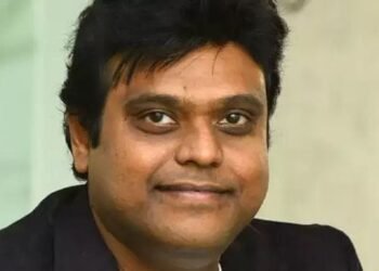 Harris Jayaraj next to A R Rahman