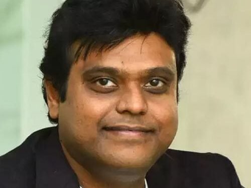 Harris Jayaraj next to A R Rahman