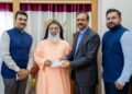 നിർധന വിദ്യാർത്ഥികളുടെ പ്രൊഫഷണൽ പഠനത്തിന് തണലായി യൂസഫലിയുടെ ഓണസമ്മാനം: ക്ലീമീസ് ബാവായുടെ പദ്ധതിക്ക് ഒരു കോടി രൂപയുടെ ചെക്ക് കൈമാറി
