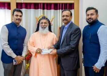 നിർധന വിദ്യാർത്ഥികളുടെ പ്രൊഫഷണൽ പഠനത്തിന് തണലായി യൂസഫലിയുടെ ഓണസമ്മാനം: ക്ലീമീസ് ബാവായുടെ പദ്ധതിക്ക് ഒരു കോടി രൂപയുടെ ചെക്ക് കൈമാറി