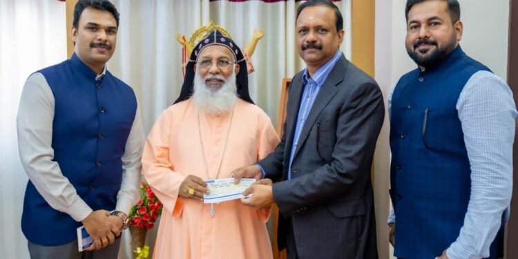 നിർധന വിദ്യാർത്ഥികളുടെ പ്രൊഫഷണൽ പഠനത്തിന് തണലായി യൂസഫലിയുടെ ഓണസമ്മാനം: ക്ലീമീസ് ബാവായുടെ പദ്ധതിക്ക് ഒരു കോടി രൂപയുടെ ചെക്ക് കൈമാറി