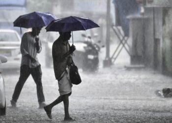 Heavy rains trigger in Kerala                   Red alert will be announced